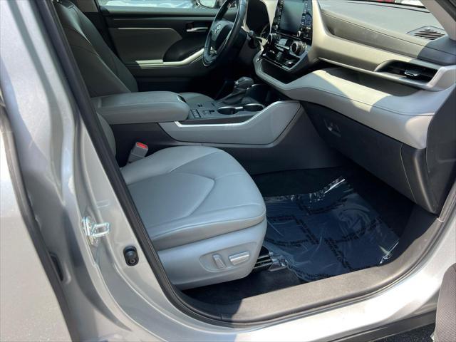 used 2022 Toyota Highlander car, priced at $34,990