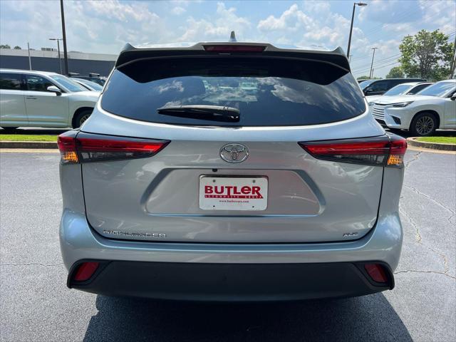 used 2022 Toyota Highlander car, priced at $34,990