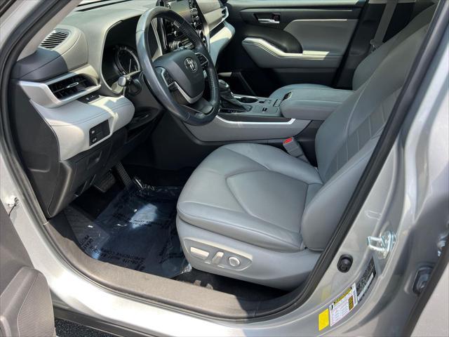 used 2022 Toyota Highlander car, priced at $34,990