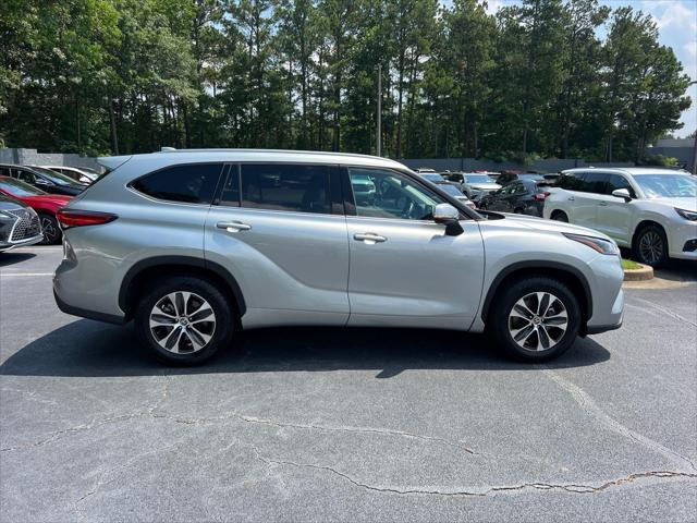 used 2022 Toyota Highlander car, priced at $34,990