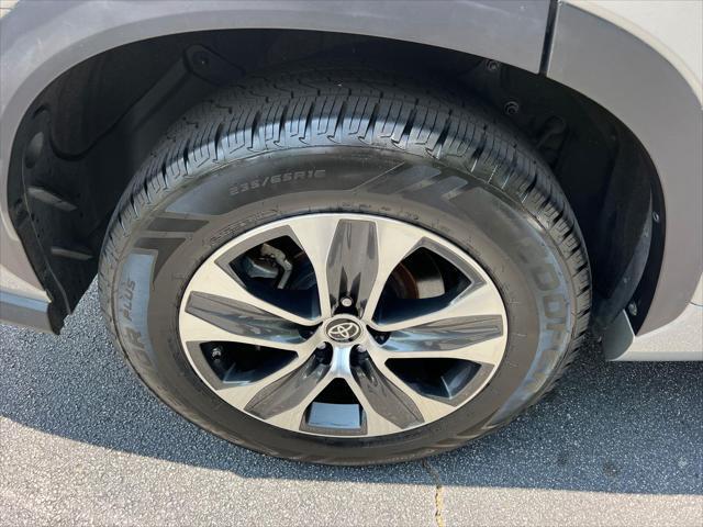 used 2022 Toyota Highlander car, priced at $34,990