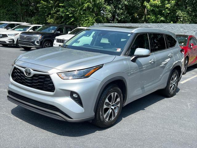 used 2022 Toyota Highlander car, priced at $34,990