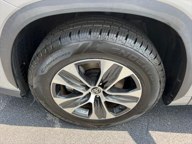 used 2022 Toyota Highlander car, priced at $34,990