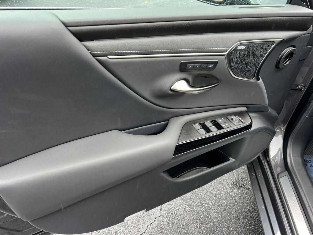 new 2025 Lexus ES 350 car, priced at $53,204