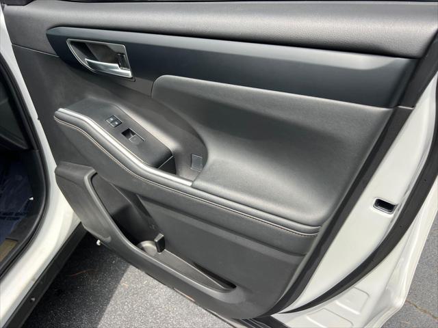 used 2023 Toyota Highlander Hybrid car, priced at $38,890