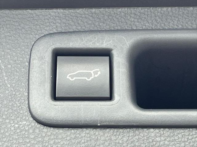 used 2023 Toyota Highlander Hybrid car, priced at $38,890