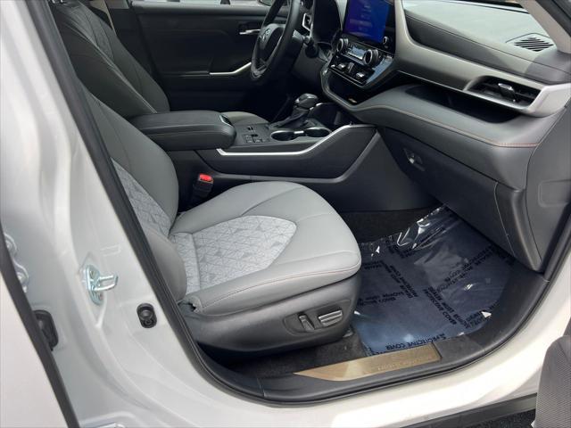 used 2023 Toyota Highlander Hybrid car, priced at $38,890