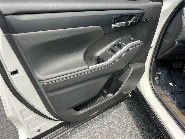 used 2023 Toyota Highlander Hybrid car, priced at $38,890