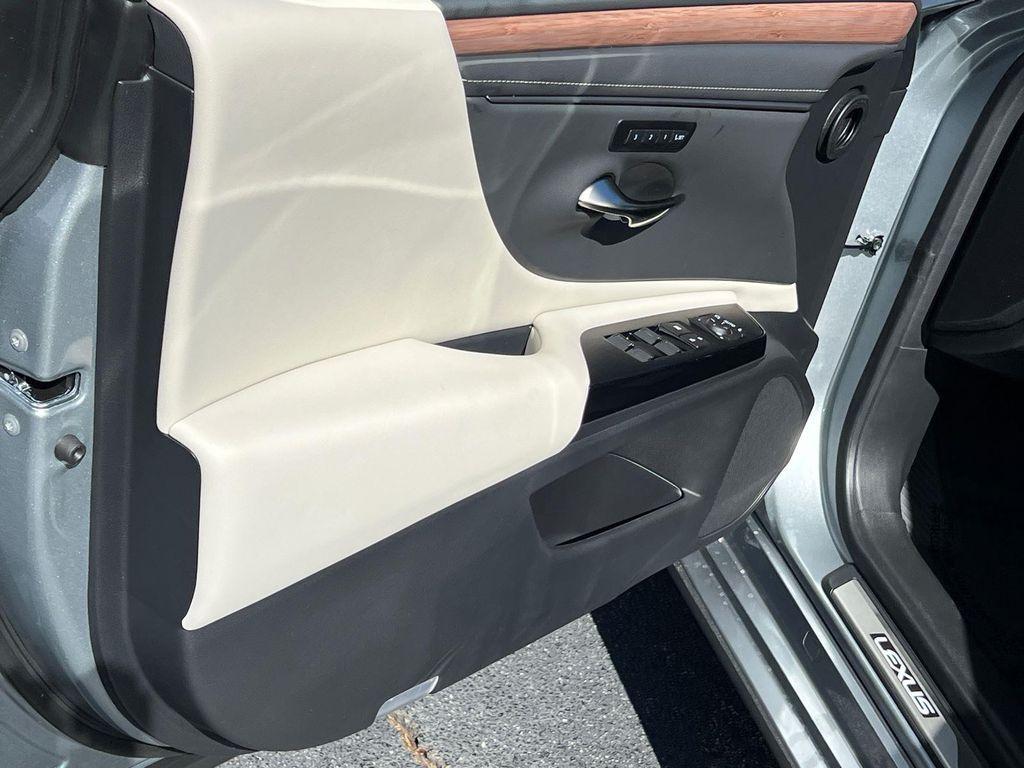 new 2025 Lexus ES 350 car, priced at $50,334