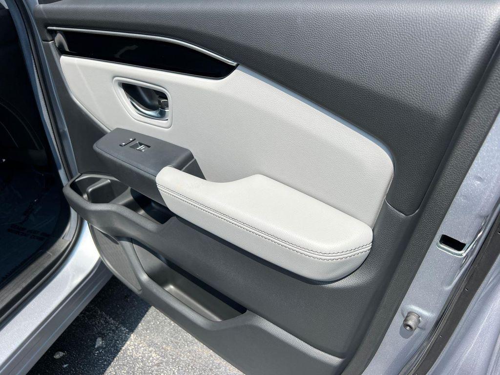 used 2025 Honda Pilot car, priced at $42,990