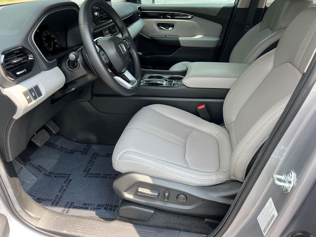used 2025 Honda Pilot car, priced at $42,990