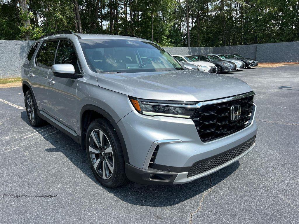 used 2025 Honda Pilot car, priced at $42,990