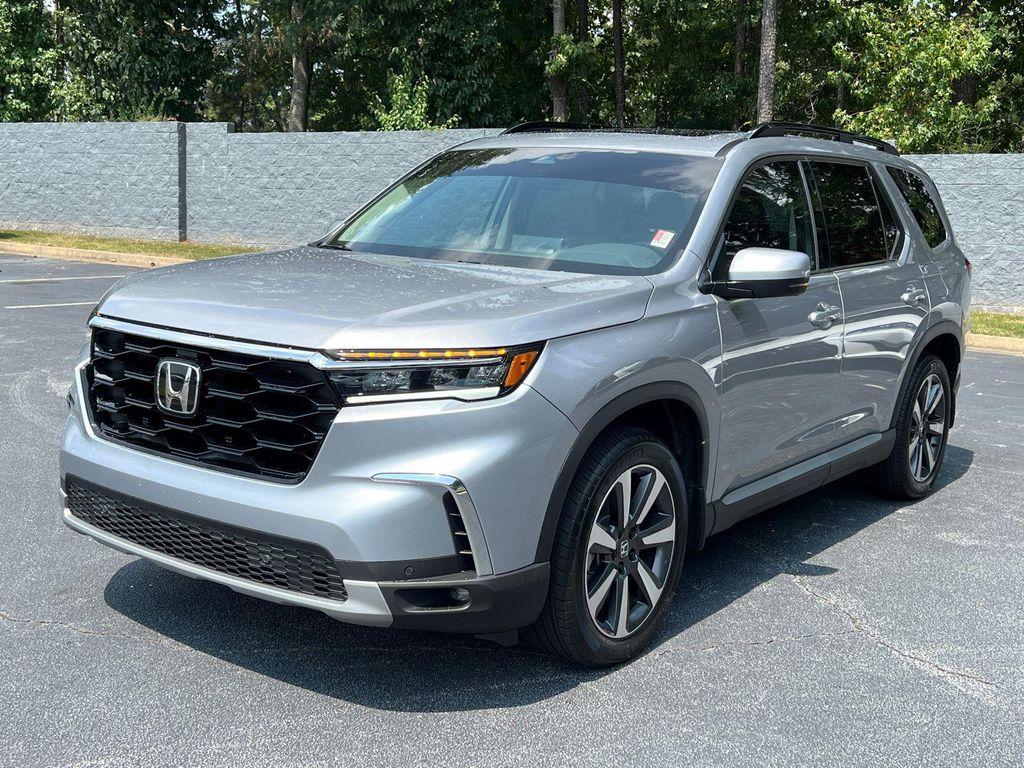 used 2025 Honda Pilot car, priced at $42,990