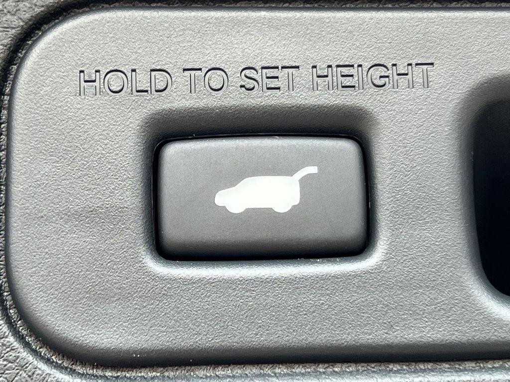 used 2025 Honda Pilot car, priced at $42,990