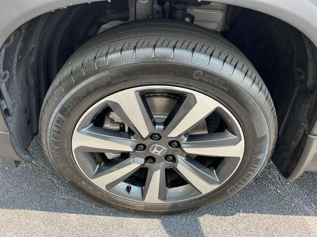 used 2025 Honda Pilot car, priced at $42,990