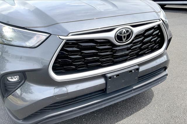 used 2022 Toyota Highlander car, priced at $37,991