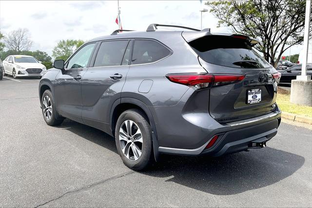 used 2022 Toyota Highlander car, priced at $37,991