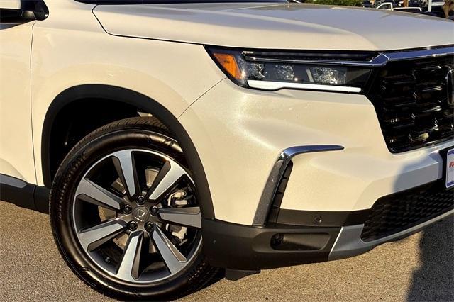 new 2025 Honda Pilot car, priced at $51,550