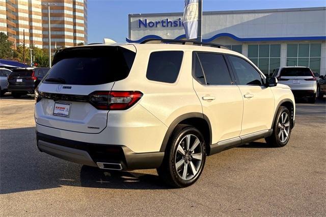 new 2025 Honda Pilot car, priced at $51,550