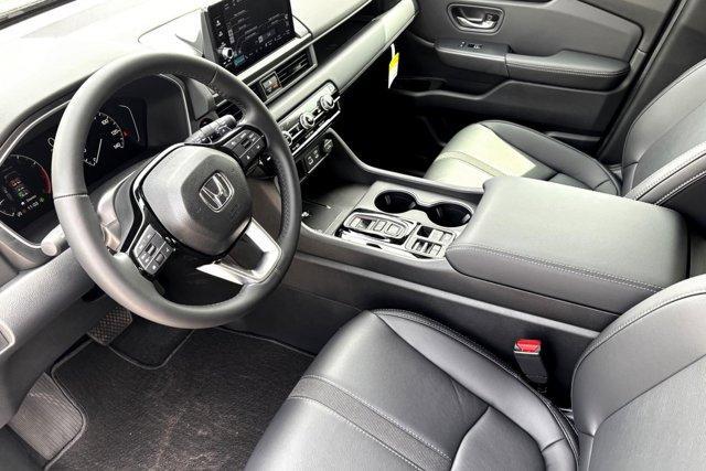 new 2025 Honda Pilot car, priced at $51,305