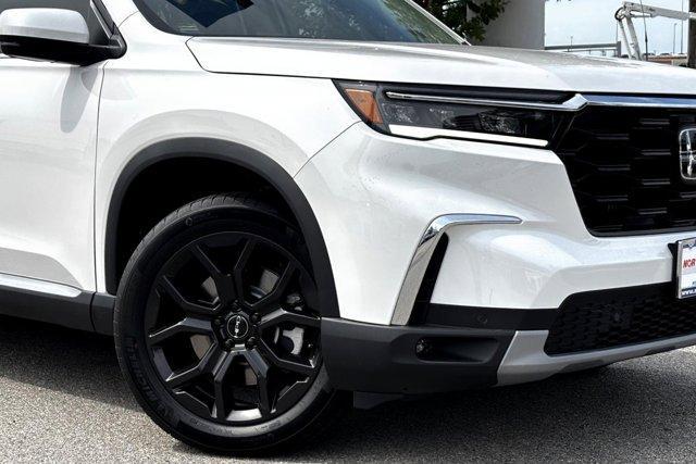 new 2025 Honda Pilot car, priced at $51,305