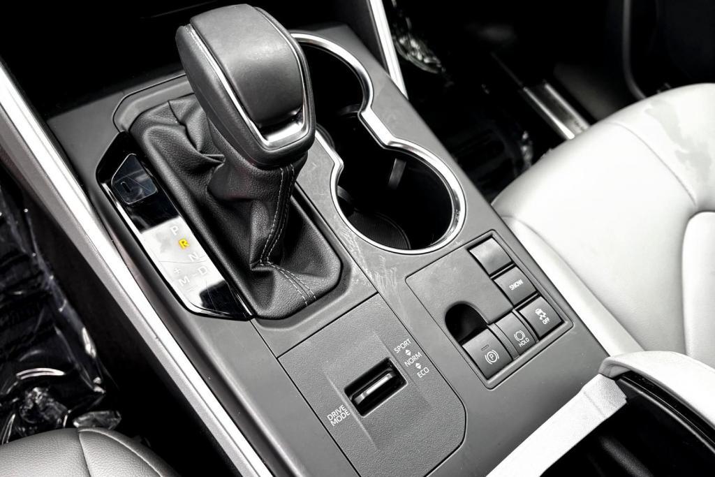 used 2023 Toyota Highlander car, priced at $37,977