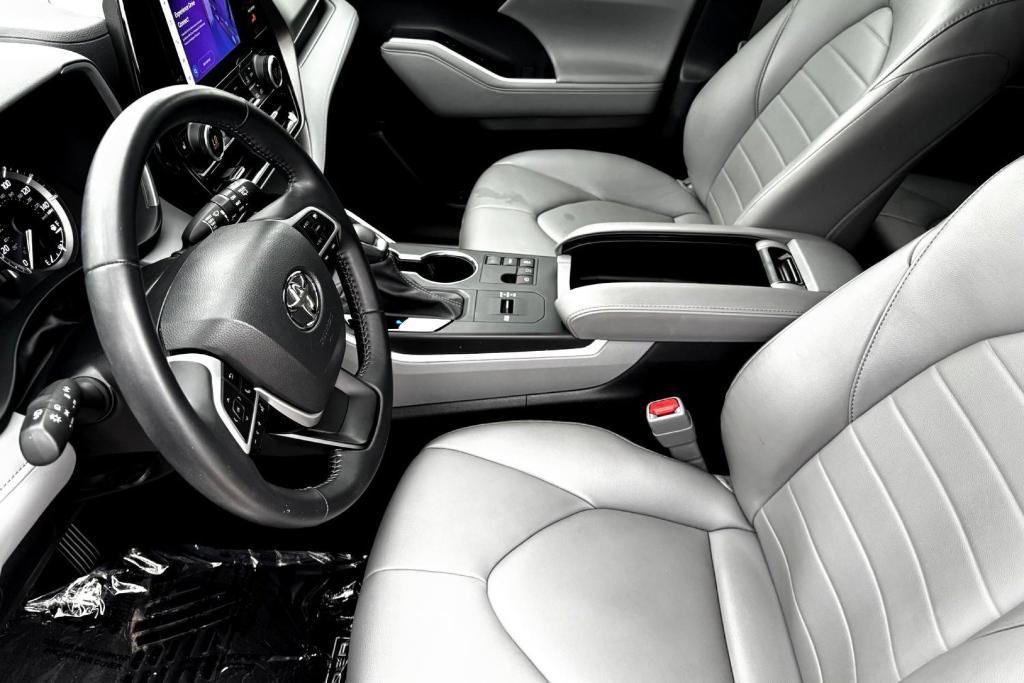 used 2023 Toyota Highlander car, priced at $37,977