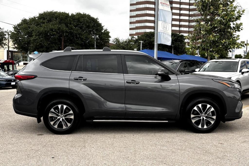 used 2023 Toyota Highlander car, priced at $37,977