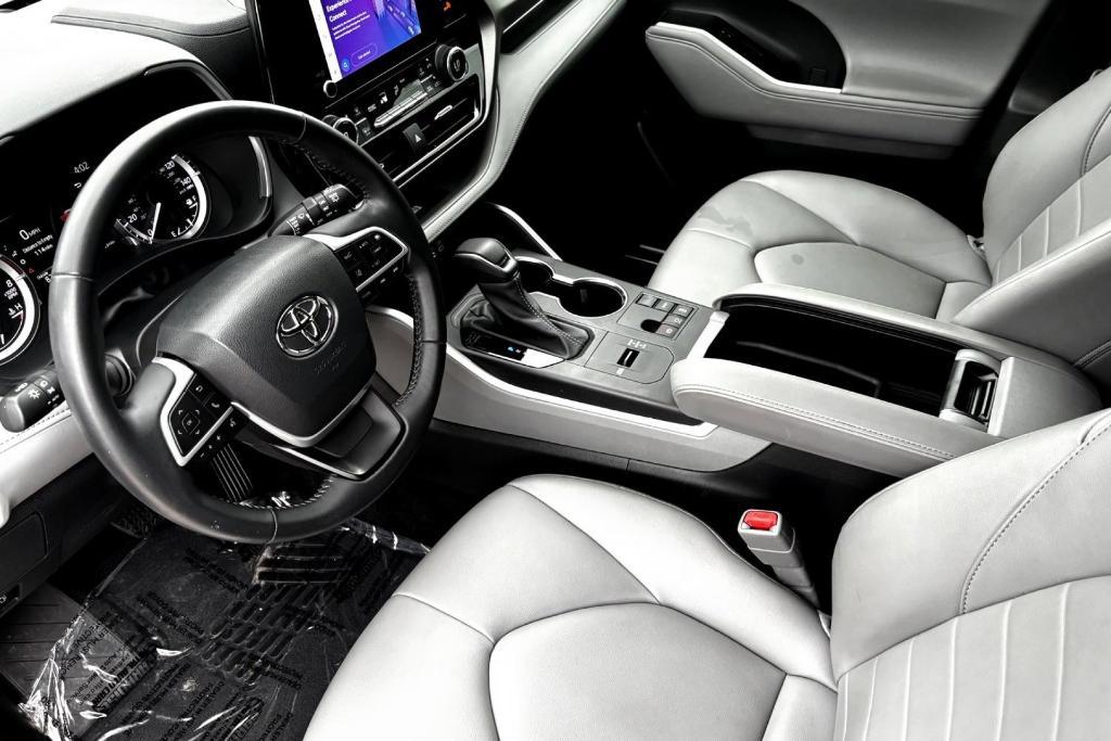 used 2023 Toyota Highlander car, priced at $37,977