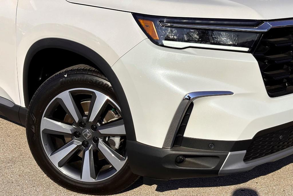 used 2025 Honda Pilot car, priced at $46,977
