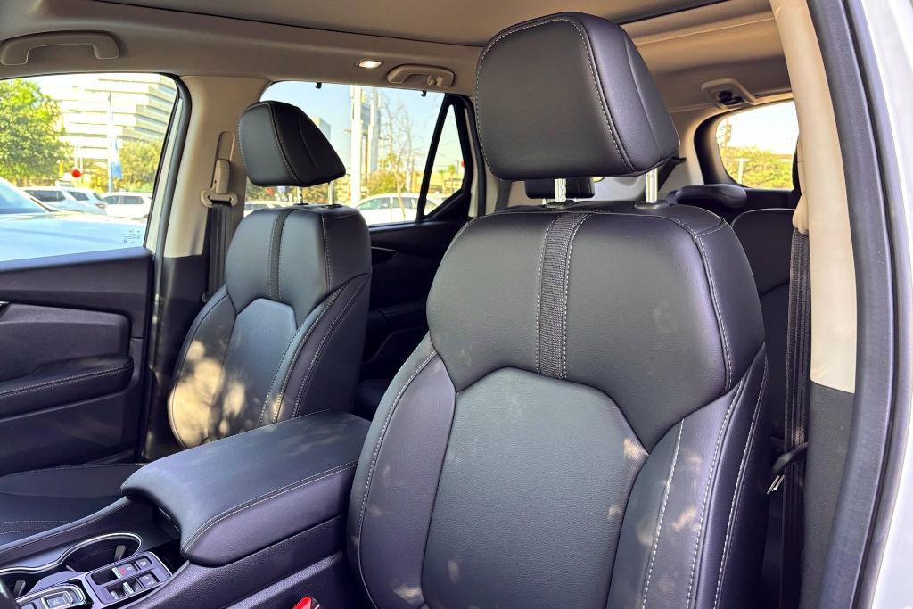 used 2025 Honda Pilot car, priced at $46,977