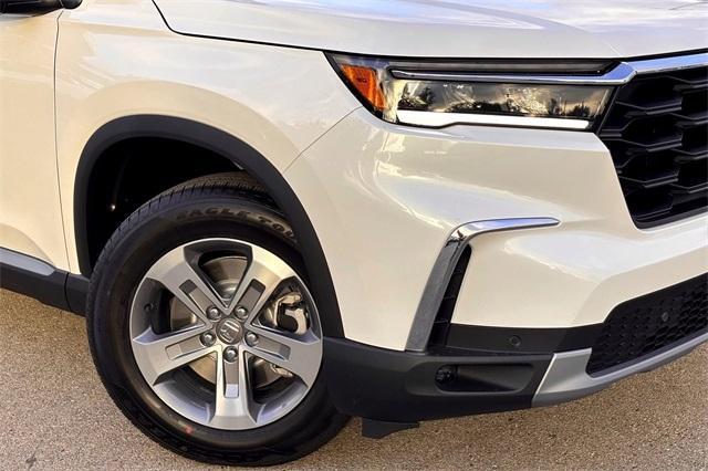 new 2025 Honda Pilot car, priced at $47,550