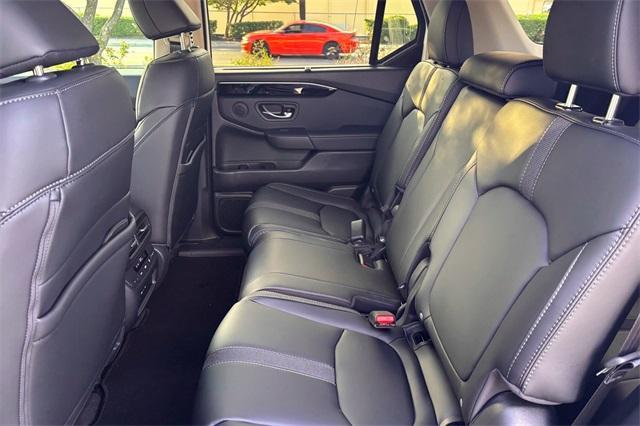 new 2025 Honda Pilot car, priced at $47,550