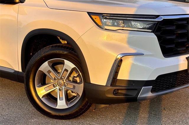 new 2025 Honda Pilot car, priced at $48,280