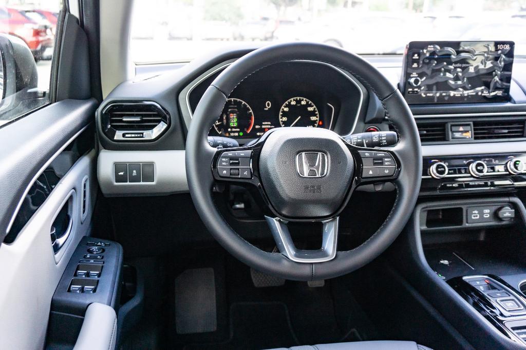 used 2025 Honda Pilot car, priced at $40,895