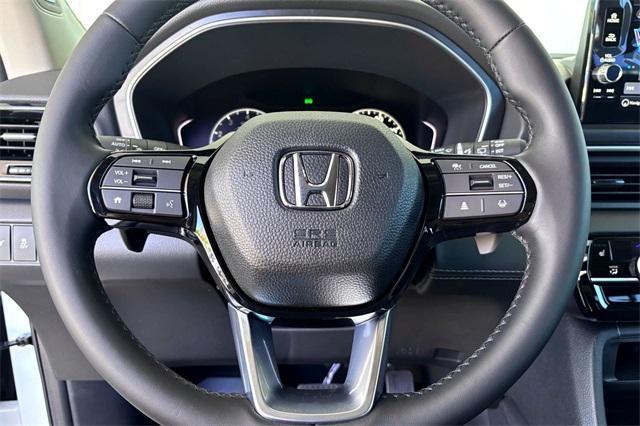 new 2025 Honda Pilot car, priced at $51,305