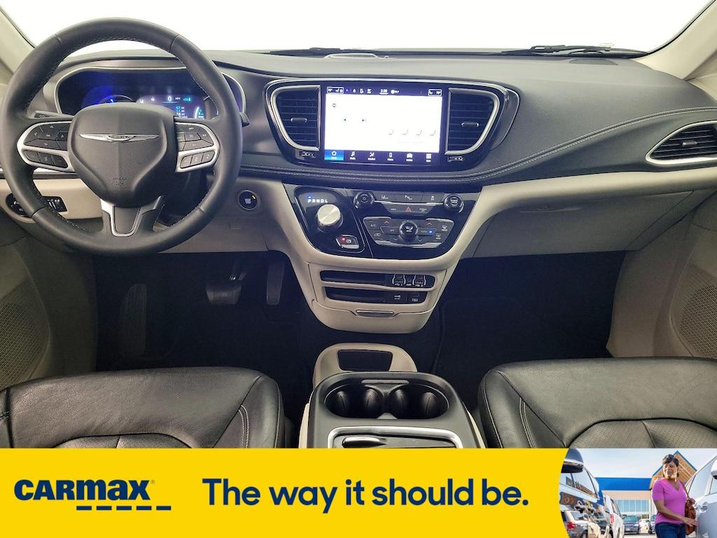 used 2022 Chrysler Pacifica Hybrid car, priced at $27,998
