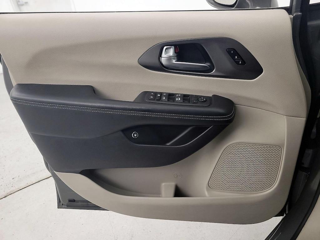 used 2022 Chrysler Pacifica Hybrid car, priced at $27,998