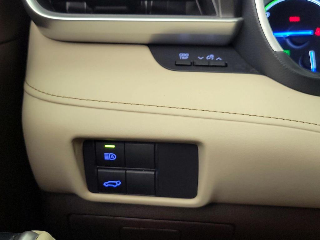 used 2021 Toyota Highlander Hybrid car, priced at $36,998