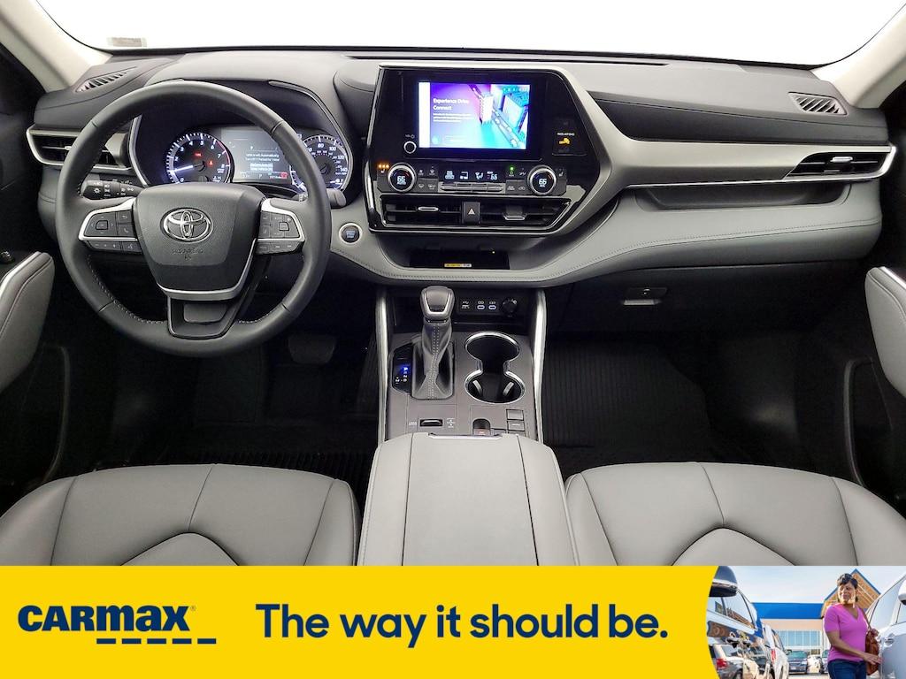 used 2024 Toyota Highlander car, priced at $43,998