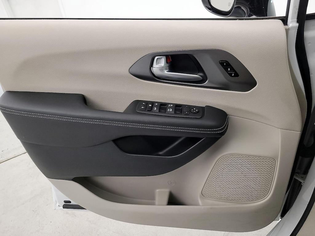 used 2024 Chrysler Pacifica car, priced at $35,998