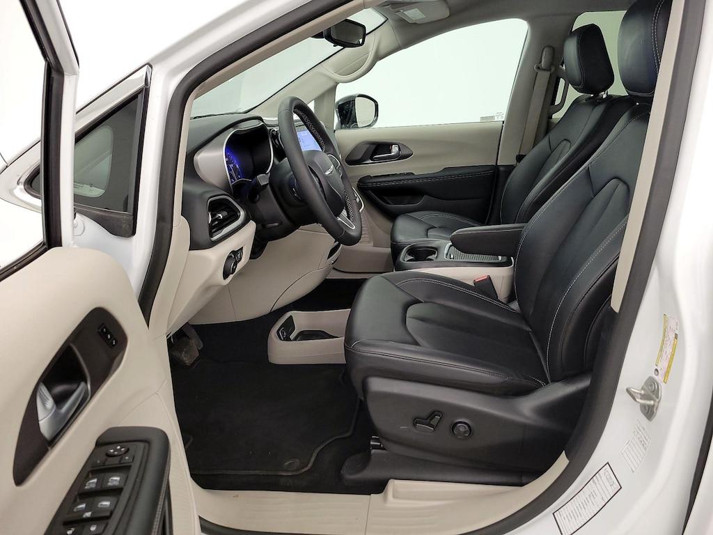 used 2024 Chrysler Pacifica car, priced at $35,998