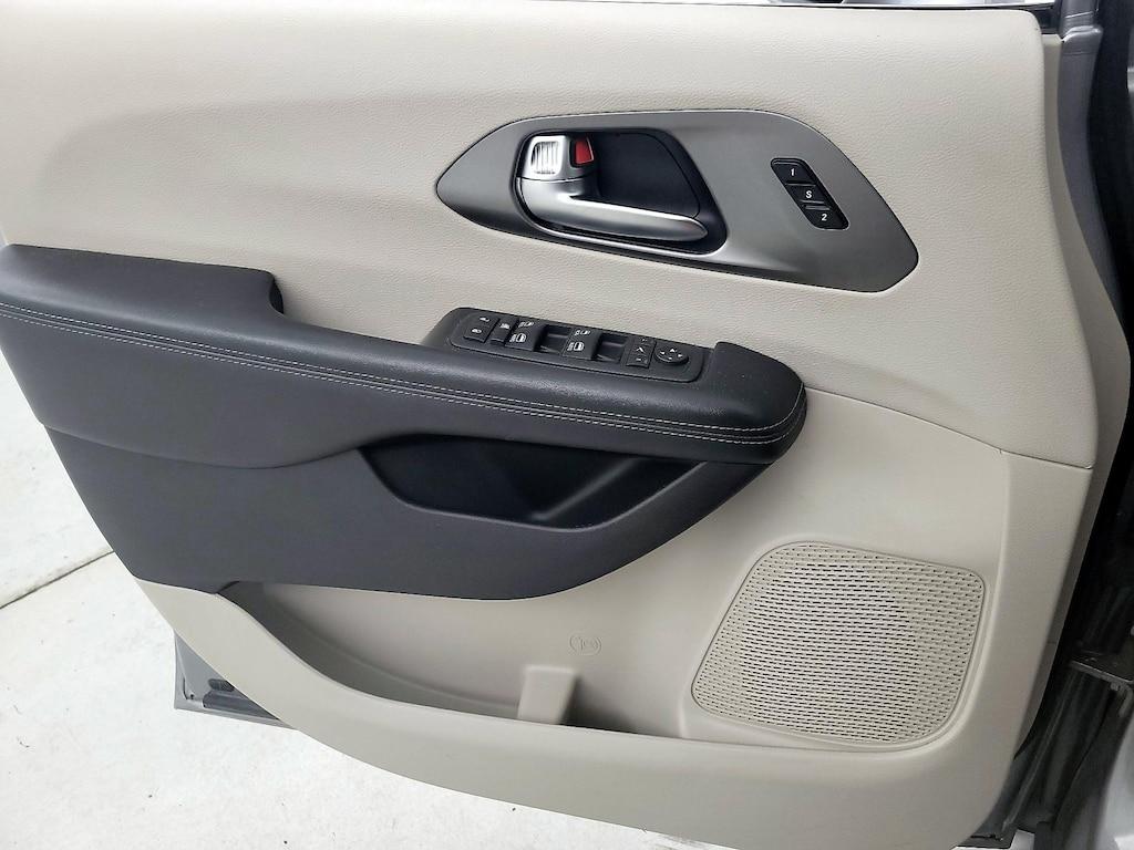 used 2019 Chrysler Pacifica car, priced at $25,998