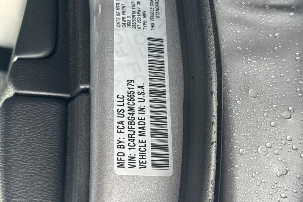 used 2021 Jeep Grand Cherokee car, priced at $21,995