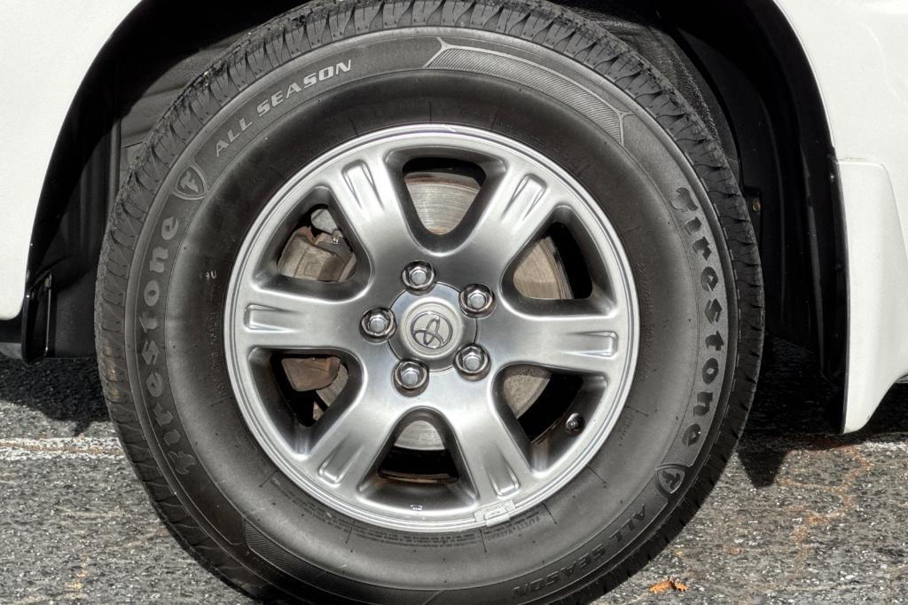 used 2006 Toyota Highlander car, priced at $8,695