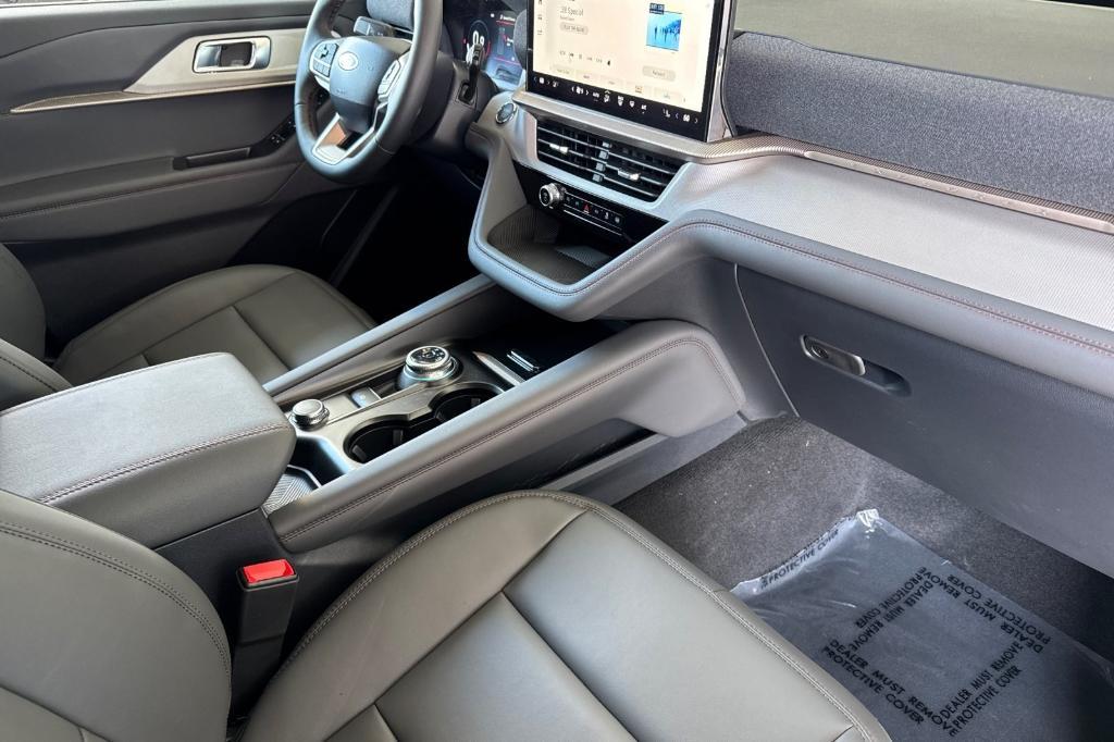 new 2025 Ford Explorer car