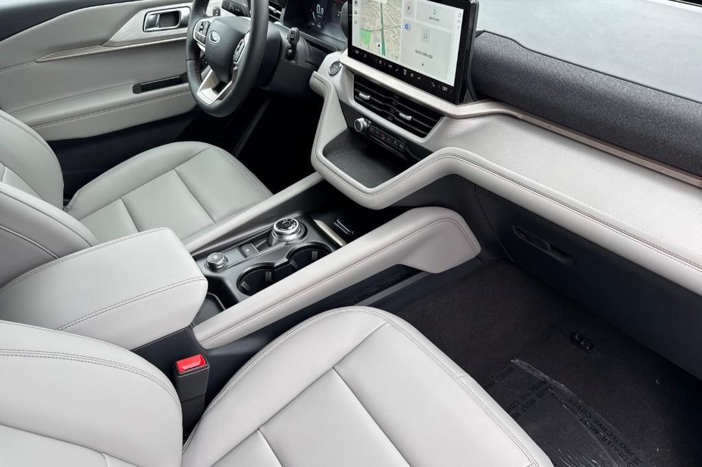 new 2025 Ford Explorer car
