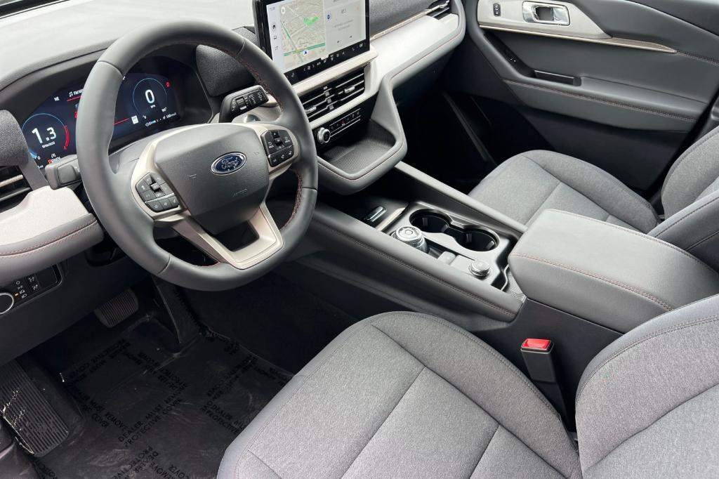 new 2025 Ford Explorer car, priced at $40,224
