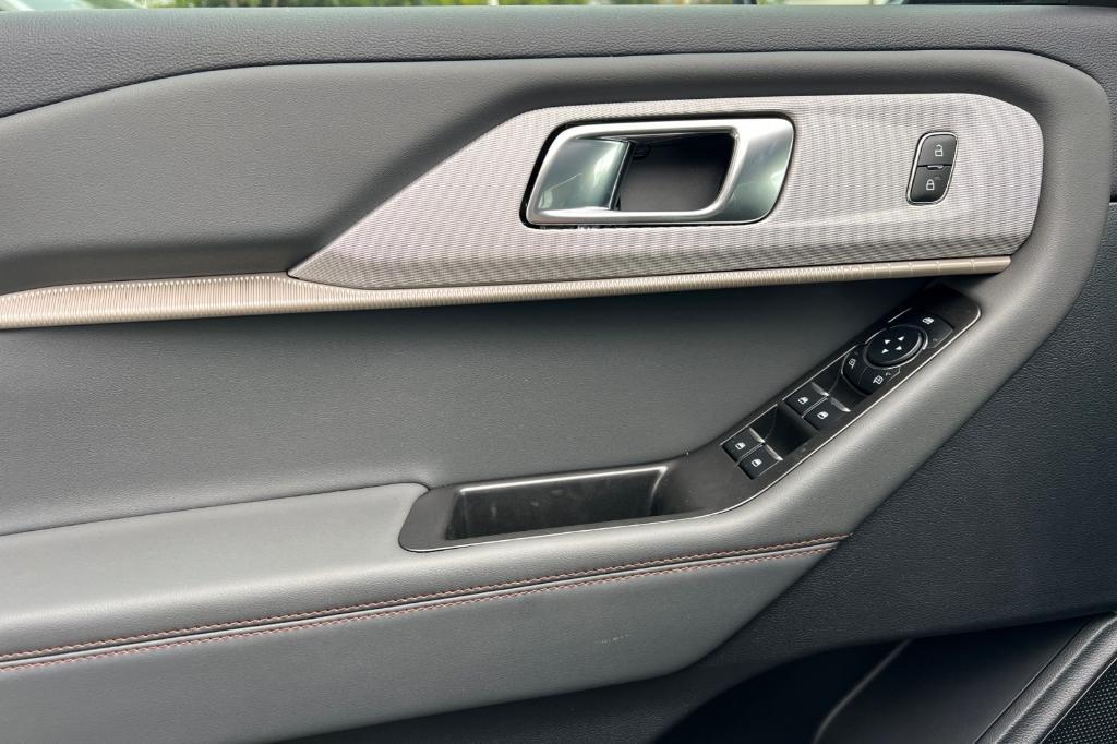 new 2025 Ford Explorer car, priced at $40,224