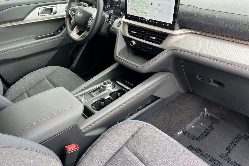 new 2025 Ford Explorer car, priced at $40,224